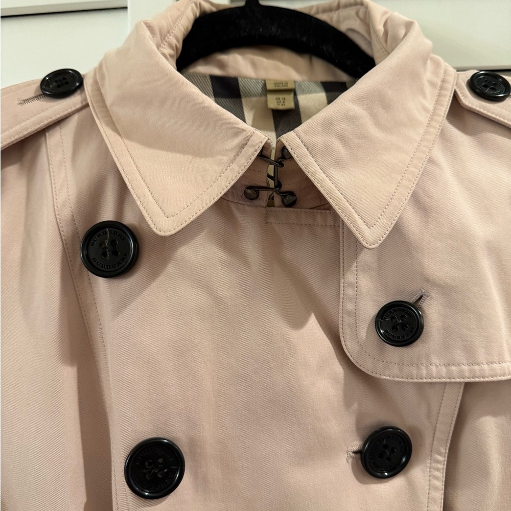 Authentic Burberry Light Pink Trench Coat - Picture 4 of 15